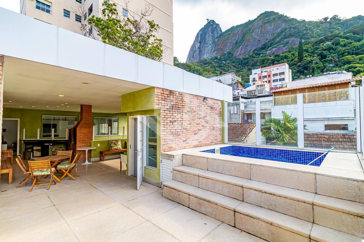 Casa à venda com 4 quartos, 595m² - Foto 1