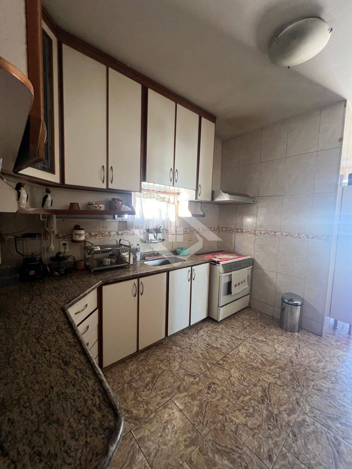 Apartamento à venda com 3 quartos, 160m² - Foto 19