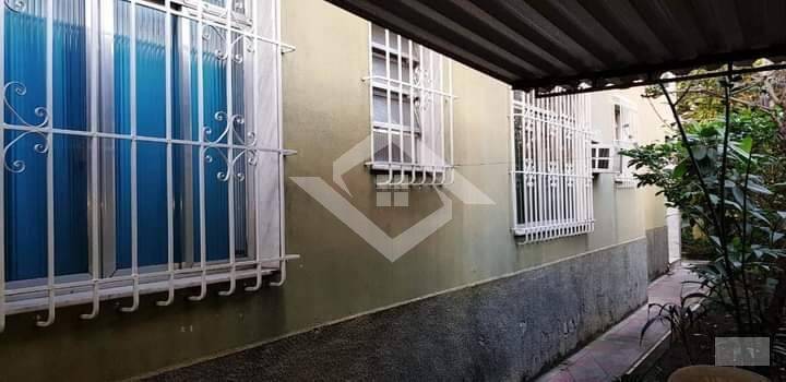 Casa à venda com 5 quartos, 240m² - Foto 2