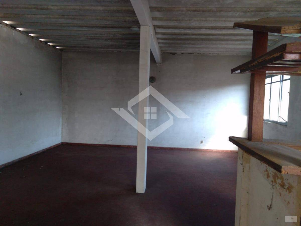 Casa à venda com 6 quartos, 280m² - Foto 2