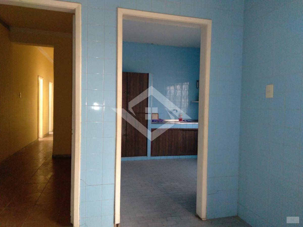 Casa à venda com 6 quartos, 280m² - Foto 17