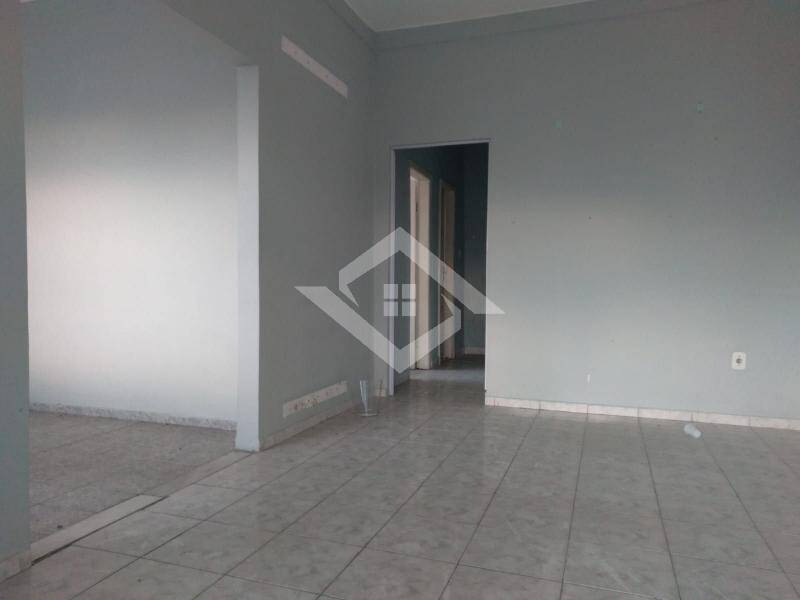 Casa à venda com 5 quartos, 200m² - Foto 4