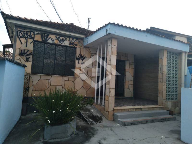 Casa à venda com 5 quartos, 200m² - Foto 8