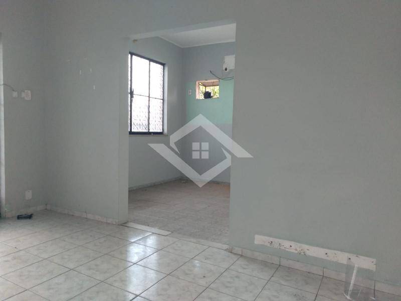 Casa à venda com 5 quartos, 200m² - Foto 1