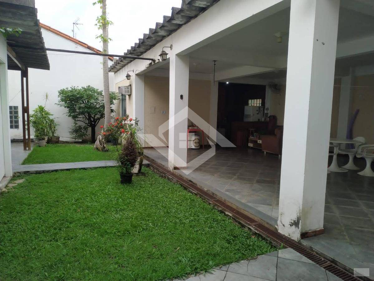 Casa de Condomínio à venda com 4 quartos, 440m² - Foto 2