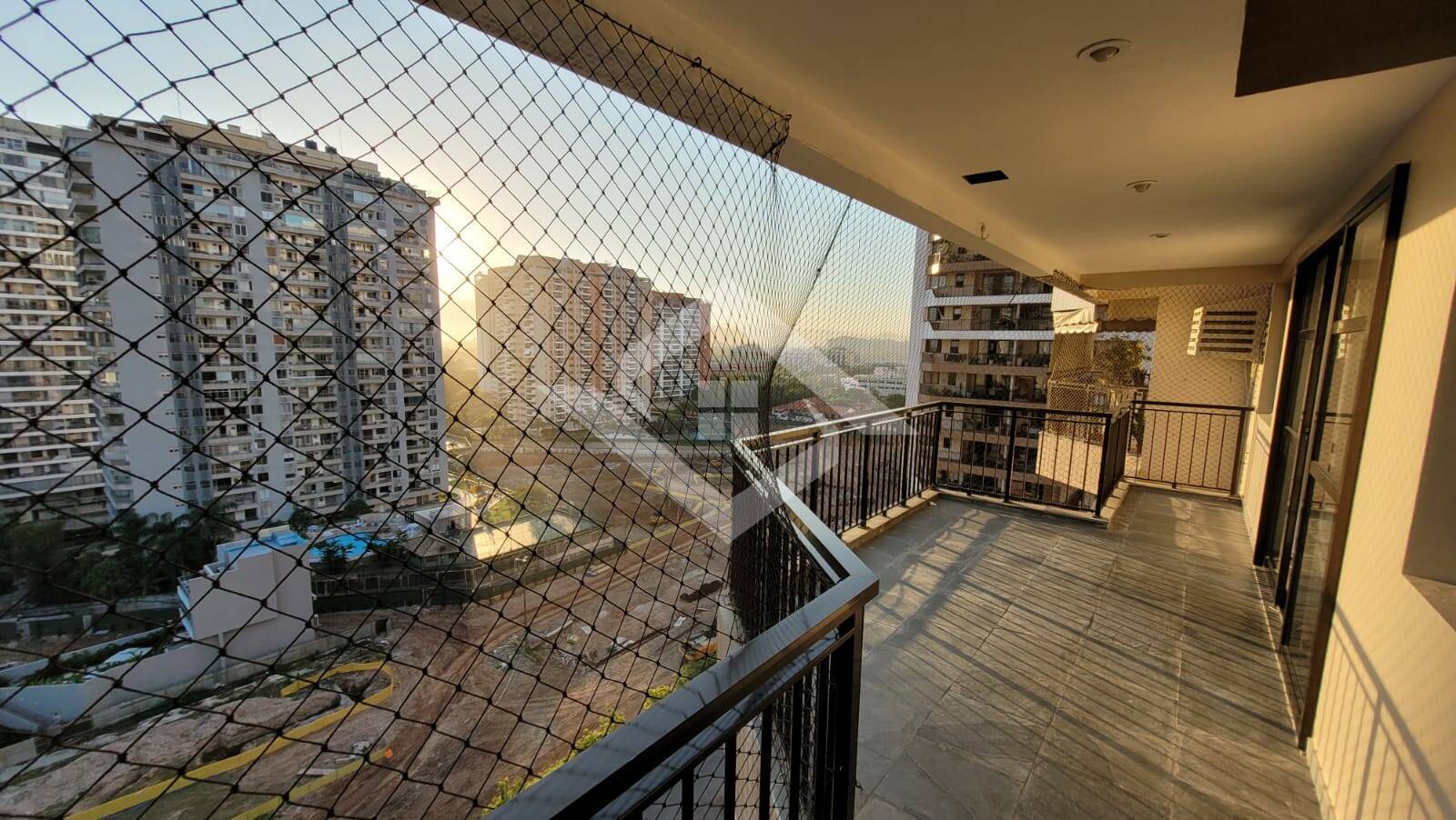 Apartamento à venda com 2 quartos, 83m² - Foto 2