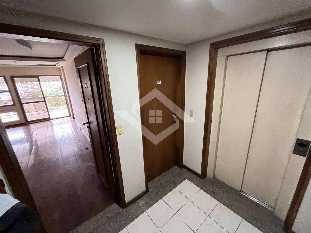 Apartamento à venda com 3 quartos, 136m² - Foto 6