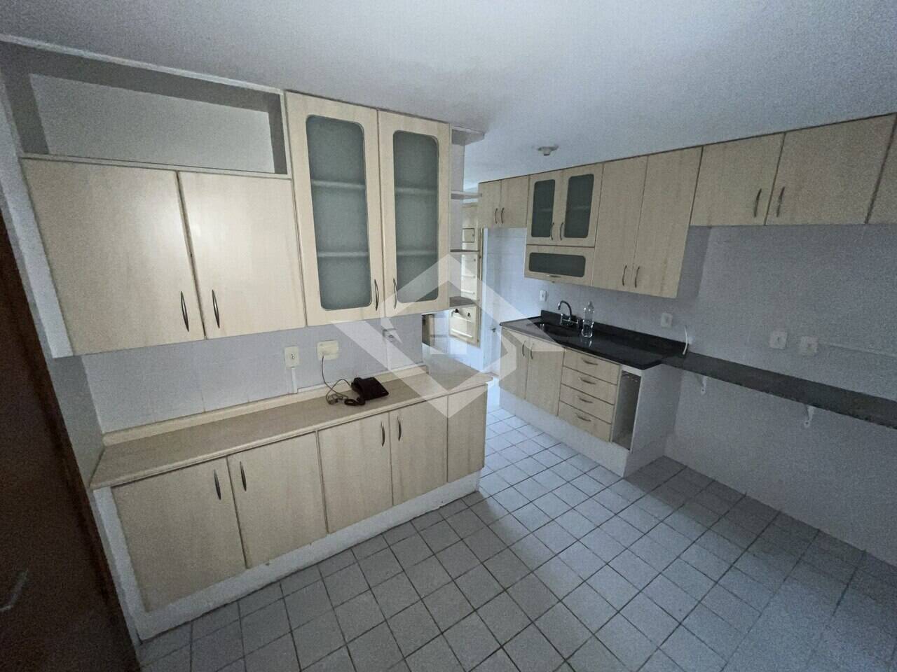 Apartamento à venda com 3 quartos, 136m² - Foto 21