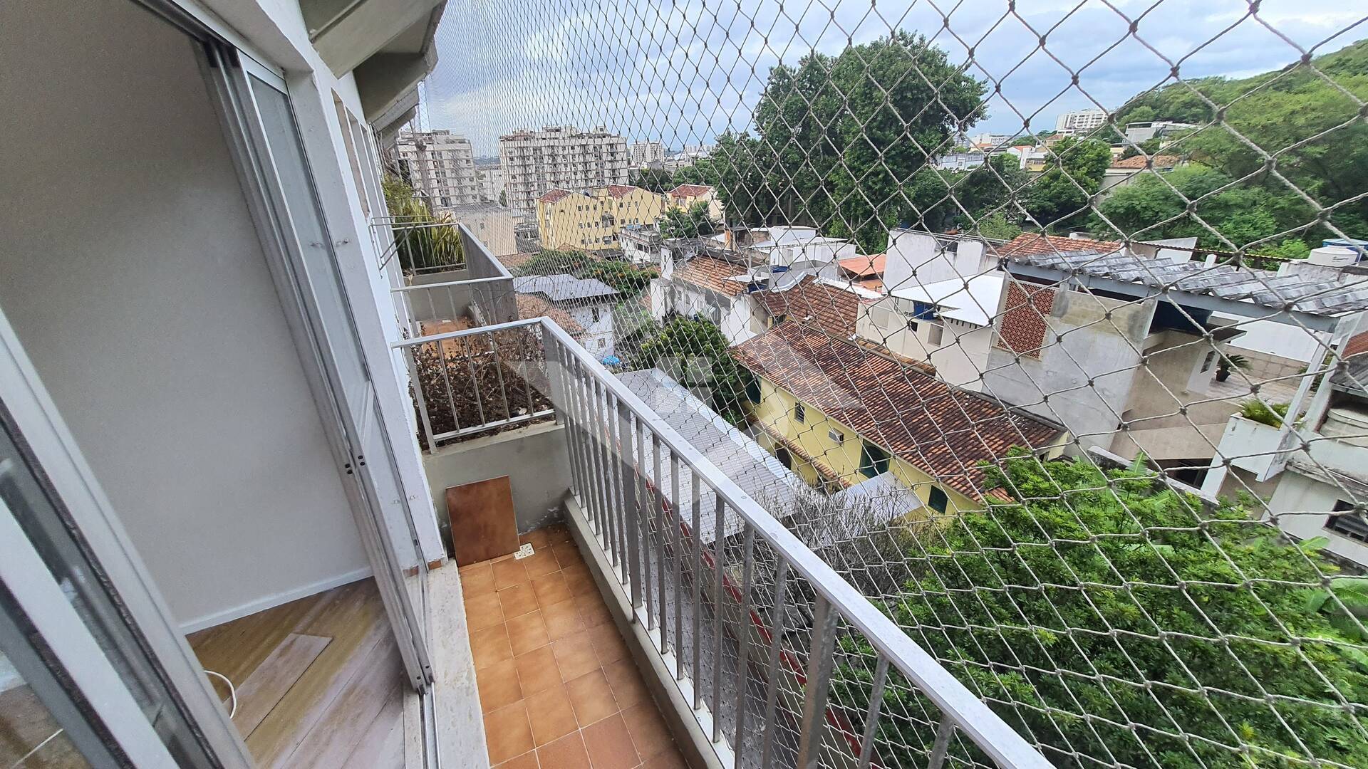 Apartamento à venda com 2 quartos, 70m² - Foto 4