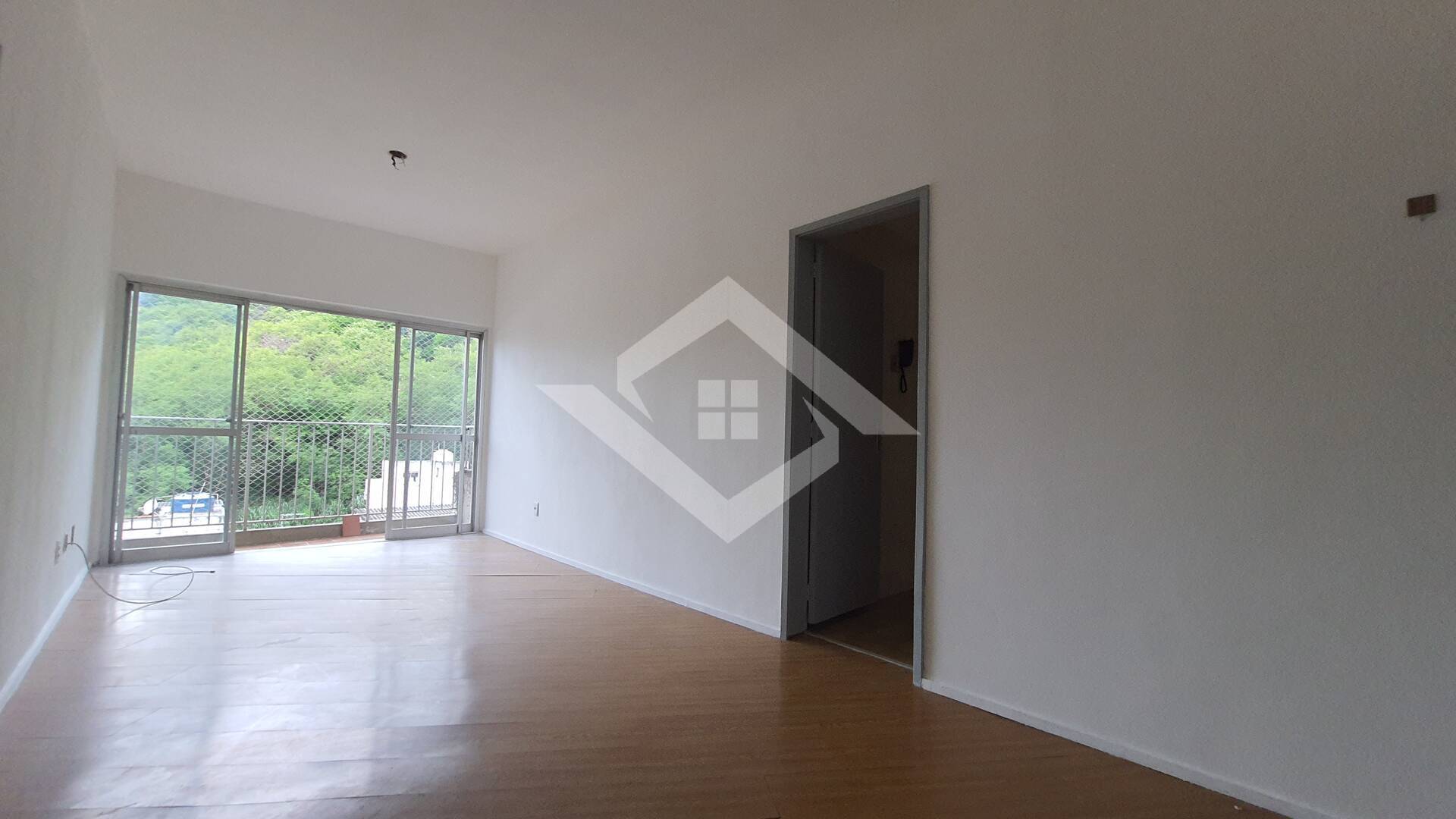 Apartamento à venda com 2 quartos, 70m² - Foto 2