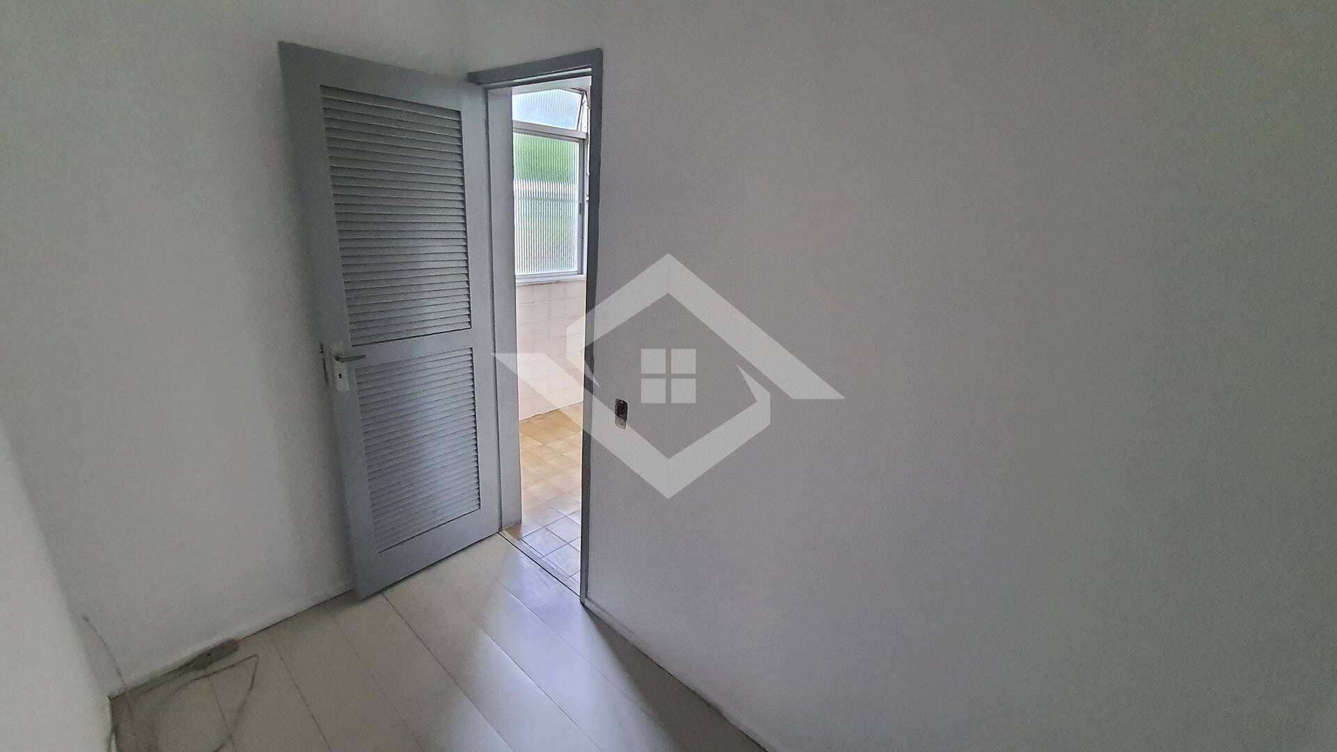 Apartamento à venda com 2 quartos, 70m² - Foto 23