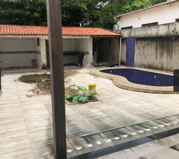 Casa à venda com 4 quartos, 180m² - Foto 2