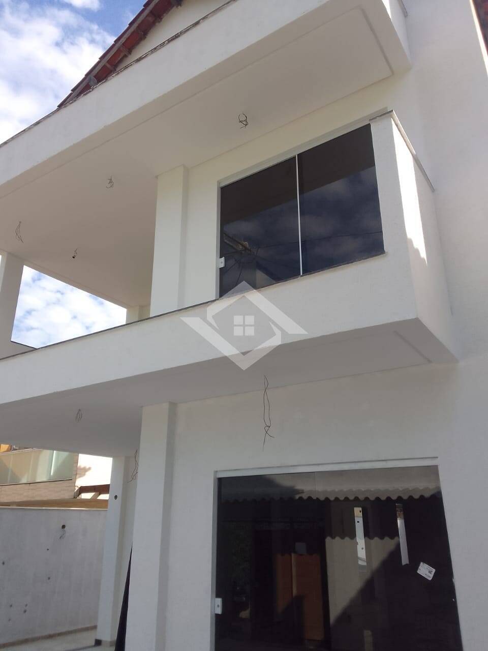 Casa à venda com 4 quartos, 180m² - Foto 1