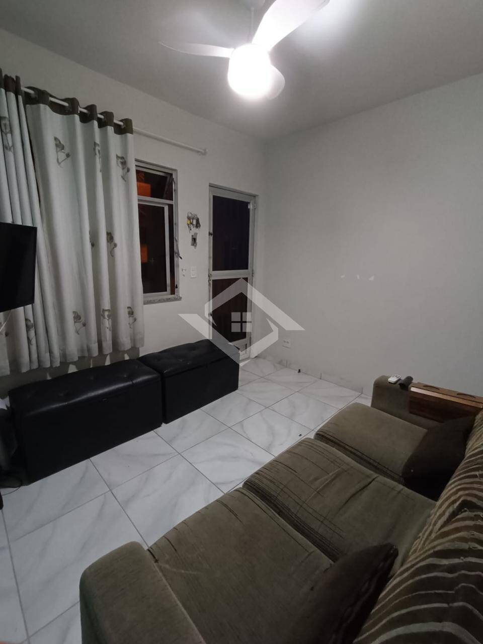 Casa à venda com 1 quarto, 50m² - Foto 2