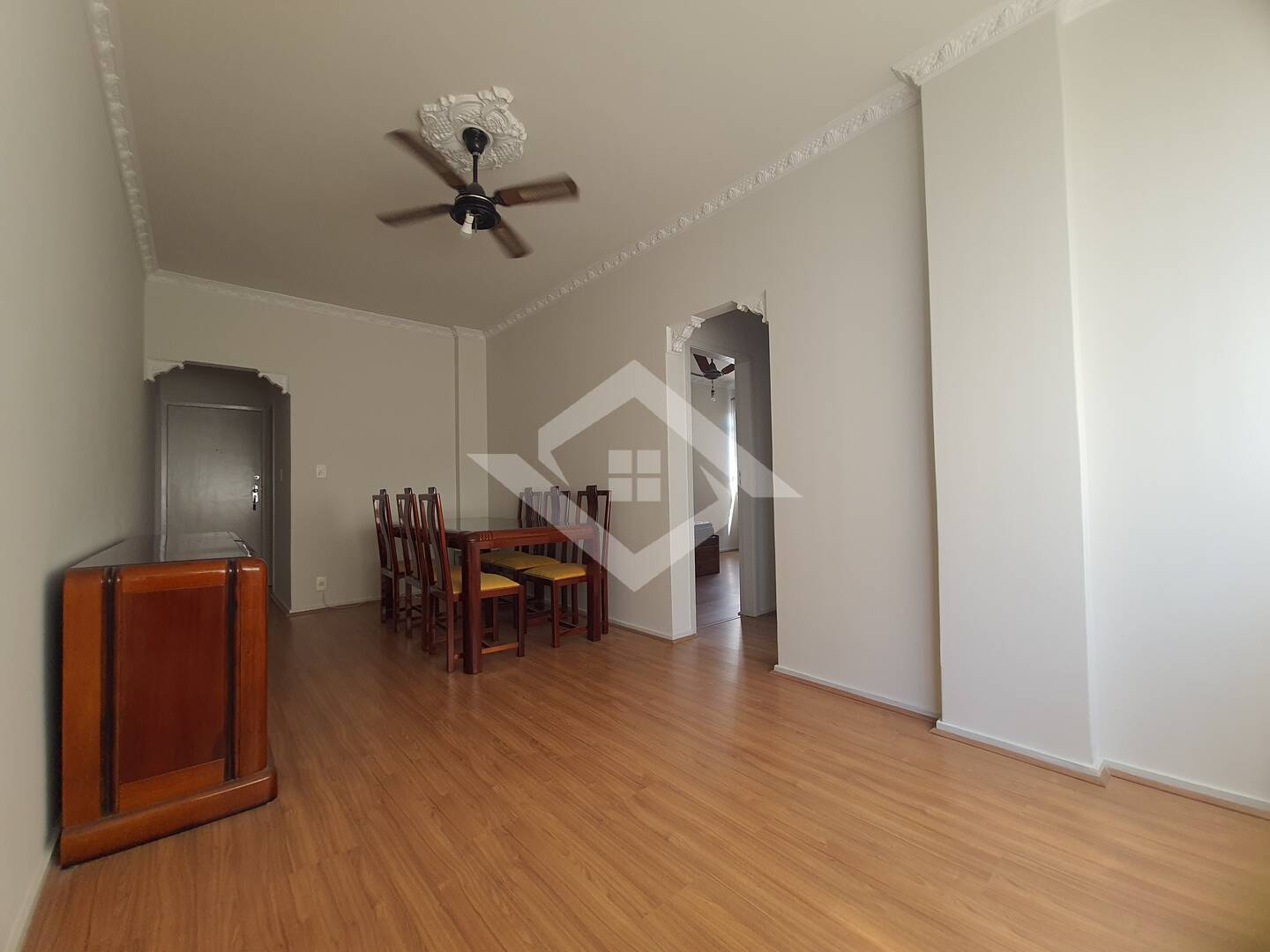 Apartamento à venda com 2 quartos, 70m² - Foto 1