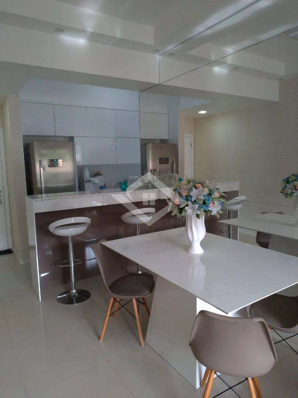 Apartamento à venda com 3 quartos, 127m² - Foto 2