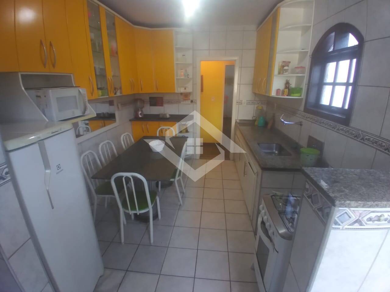 Casa à venda com 4 quartos, 250m² - Foto 9