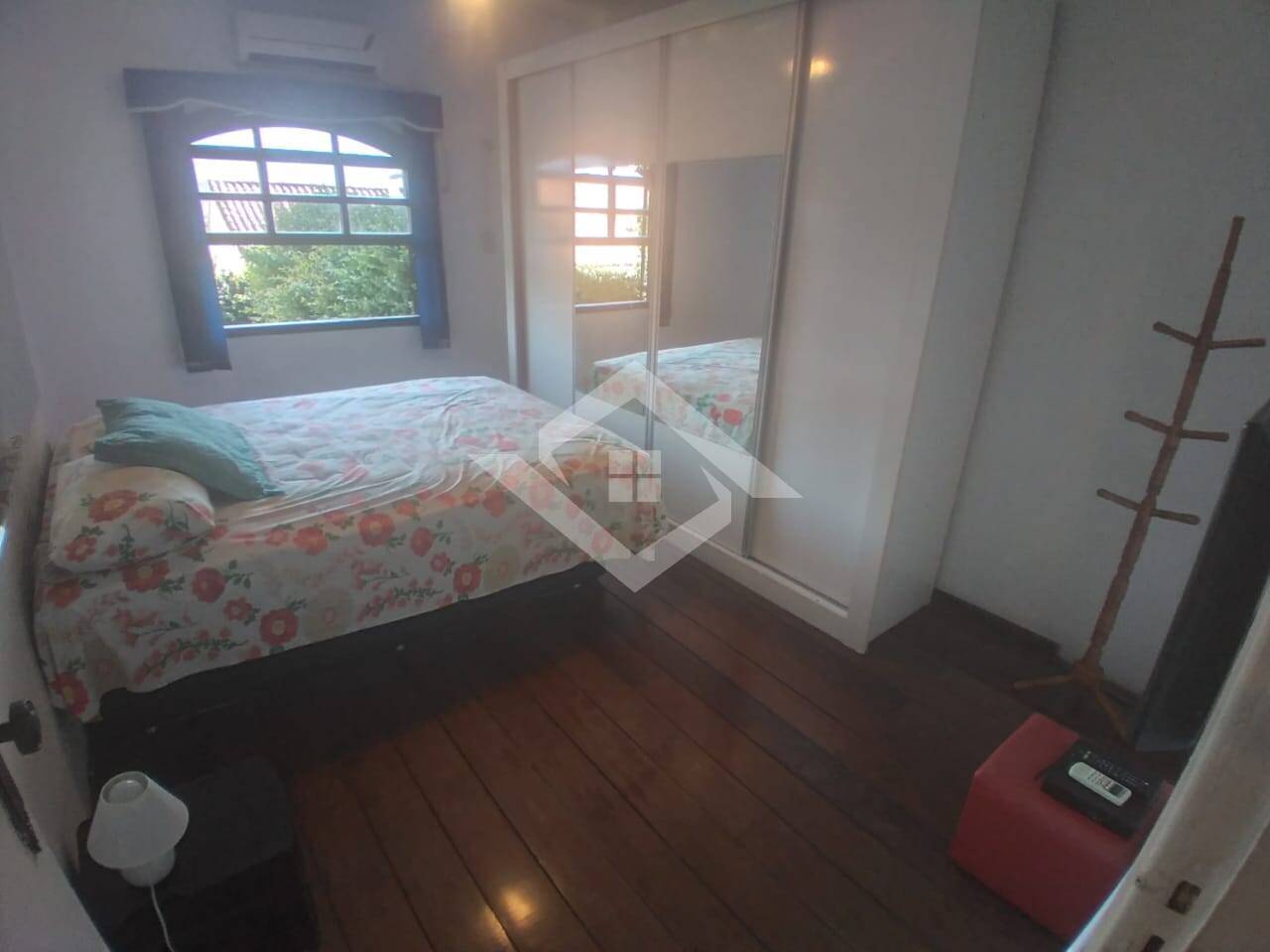 Casa à venda com 4 quartos, 250m² - Foto 12