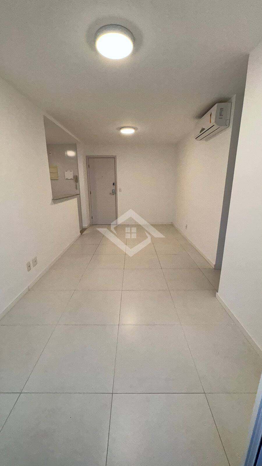 Apartamento à venda com 2 quartos, 70m² - Foto 4