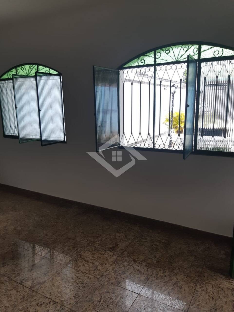 Casa à venda e aluguel com 3 quartos, 200m² - Foto 5