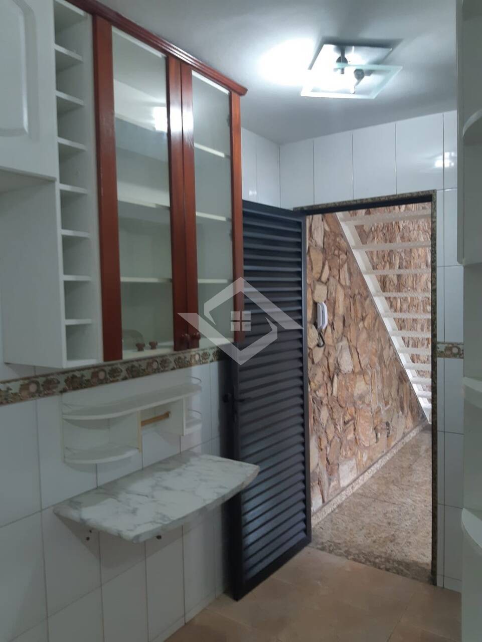 Casa à venda e aluguel com 3 quartos, 200m² - Foto 8