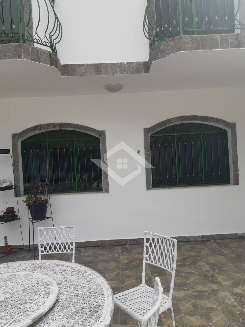 Casa à venda e aluguel com 3 quartos, 200m² - Foto 9