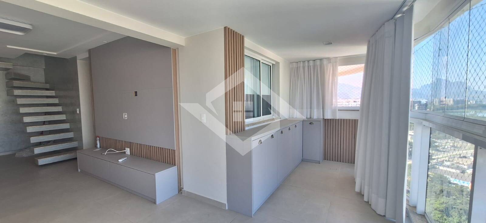 Apartamento à venda com 3 quartos, 160m² - Foto 2