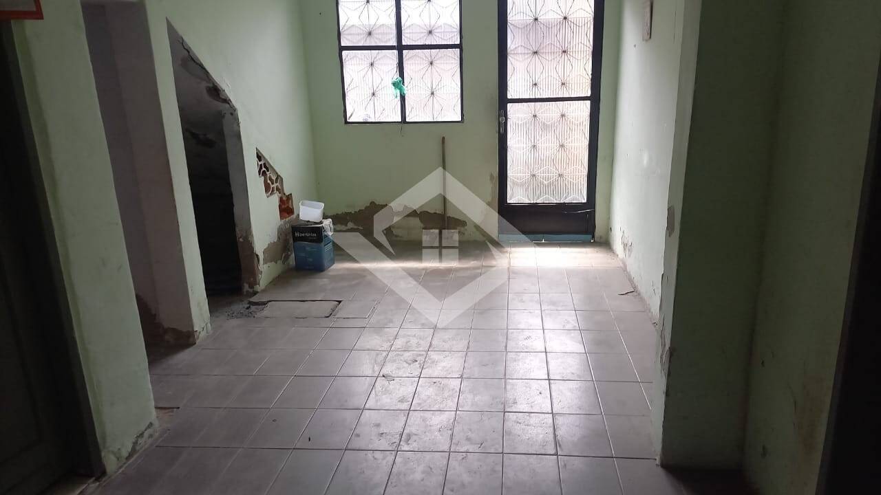 Casa à venda com 6 quartos, 140m² - Foto 5