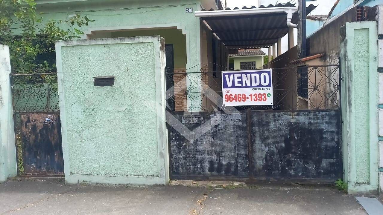 Casa à venda com 6 quartos, 140m² - Foto 1