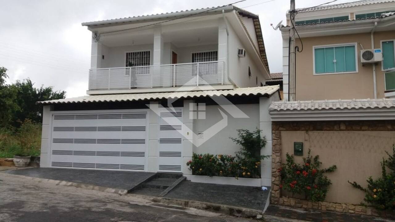 Casa à venda com 3 quartos, 120m² - Foto 1