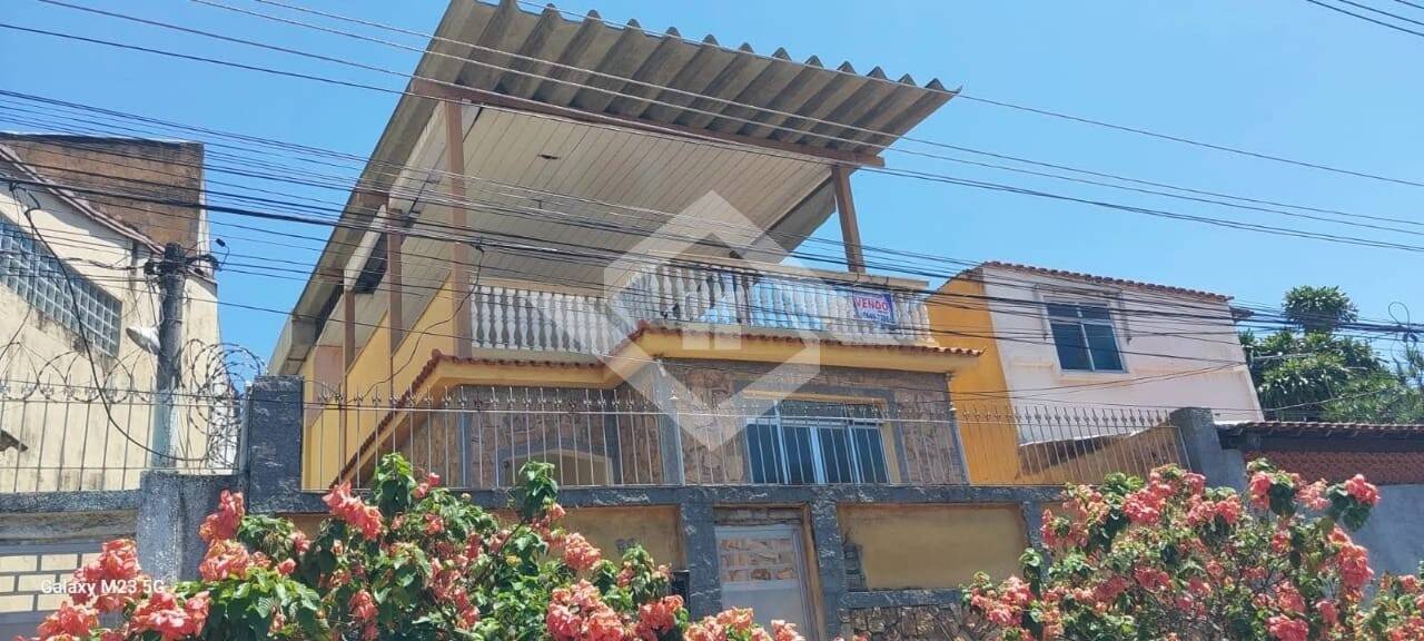 Casa à venda com 3 quartos, 94m² - Foto 1