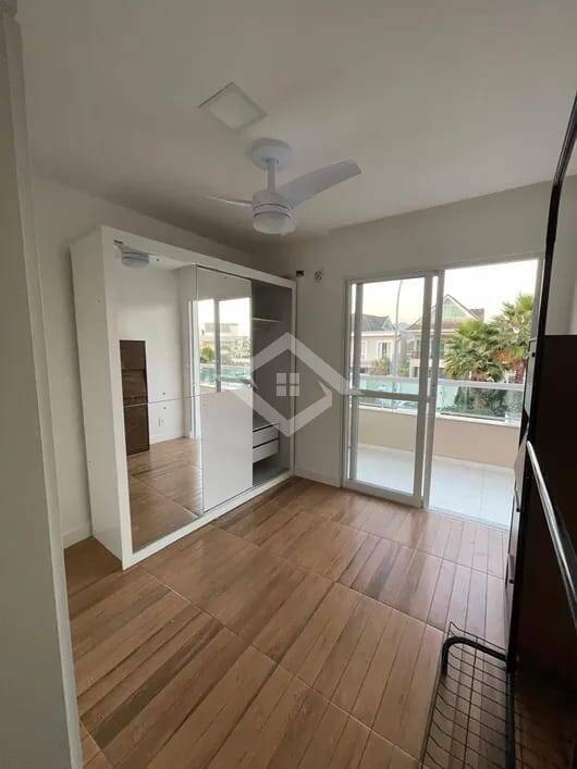 Casa para alugar com 4 quartos, 320m² - Foto 13