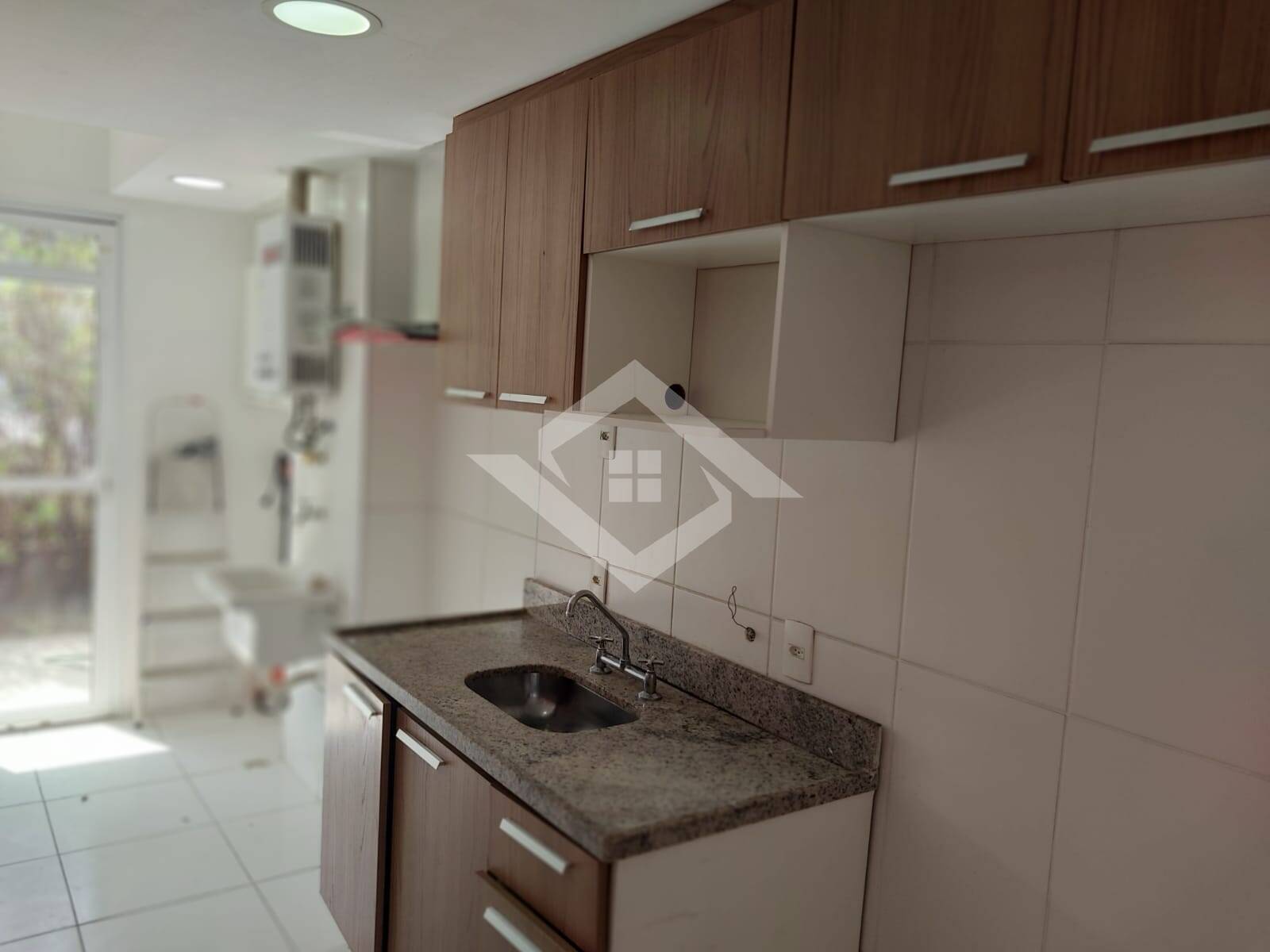 Apartamento à venda com 3 quartos, 111m² - Foto 4