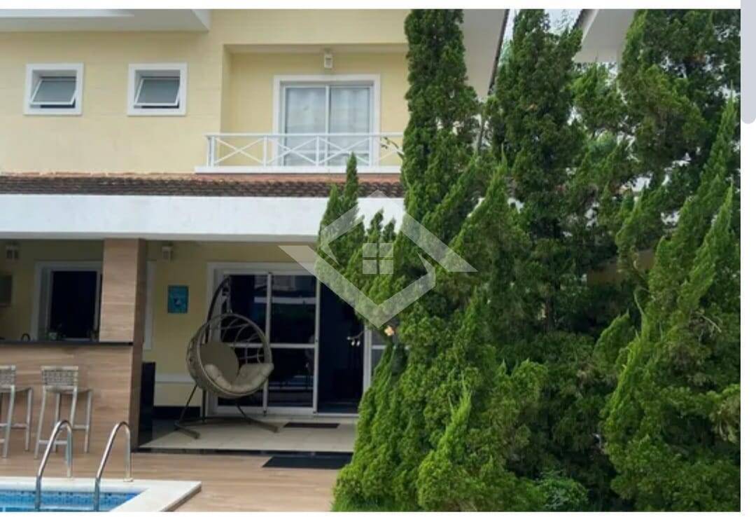 Casa à venda com 4 quartos, 230m² - Foto 1