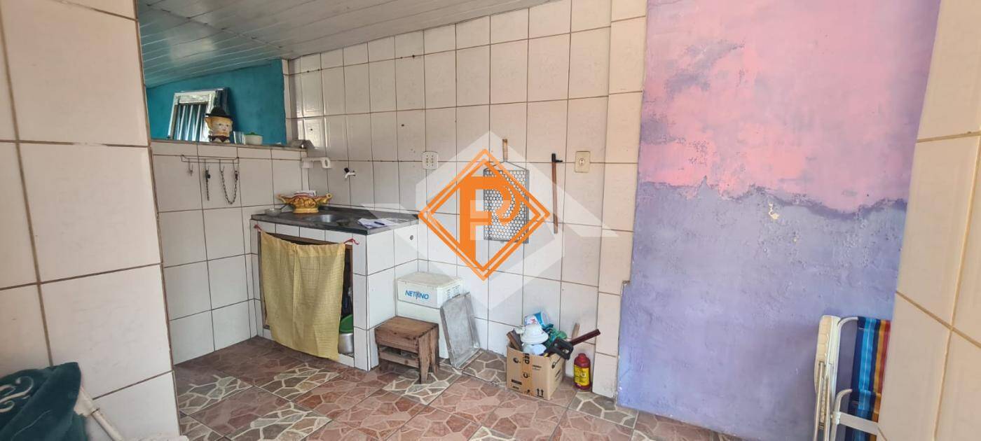 Casa à venda com 4 quartos, 70m² - Foto 13