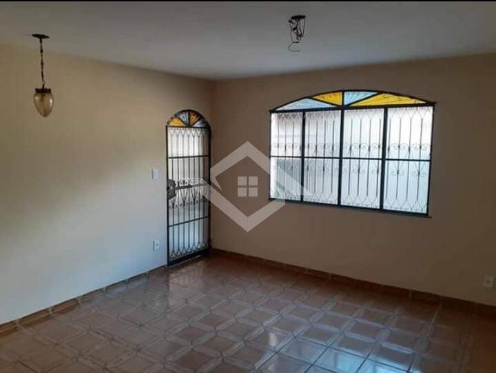 Casa à venda com 7 quartos, 120m² - Foto 4