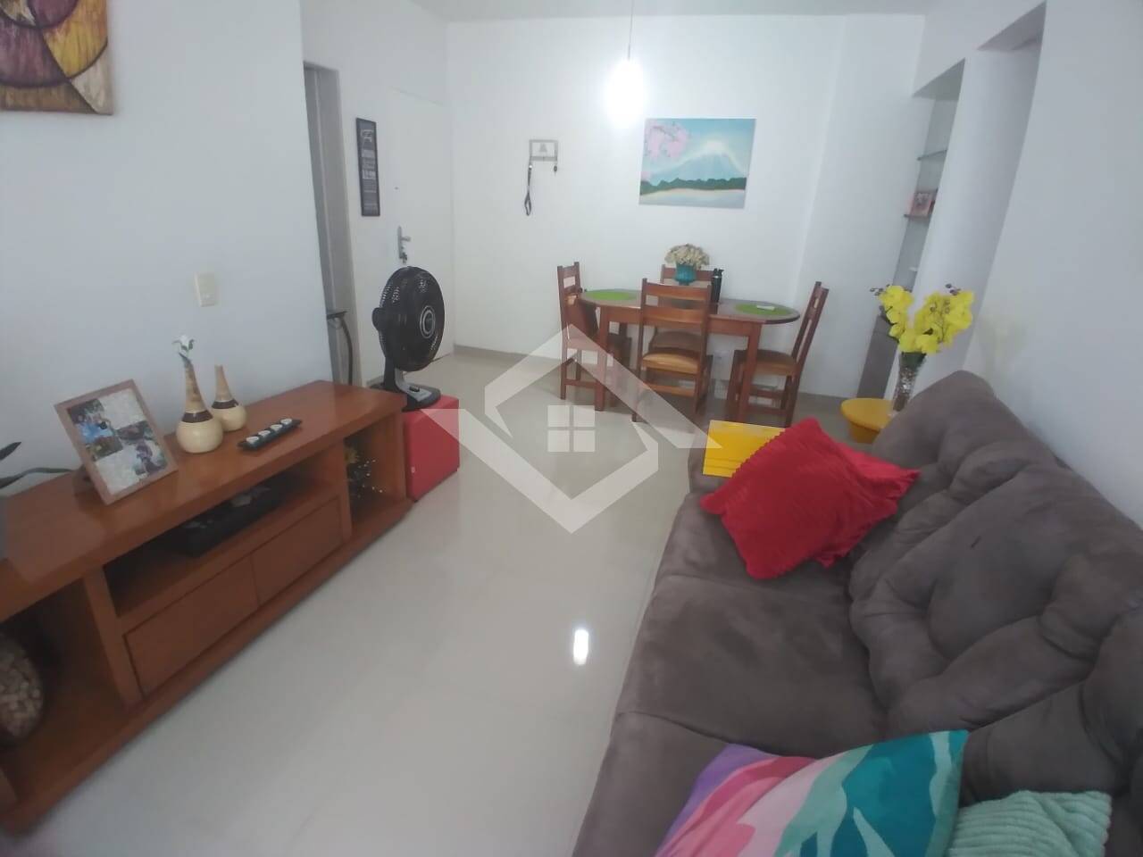 Apartamento à venda com 2 quartos, 72m² - Foto 2