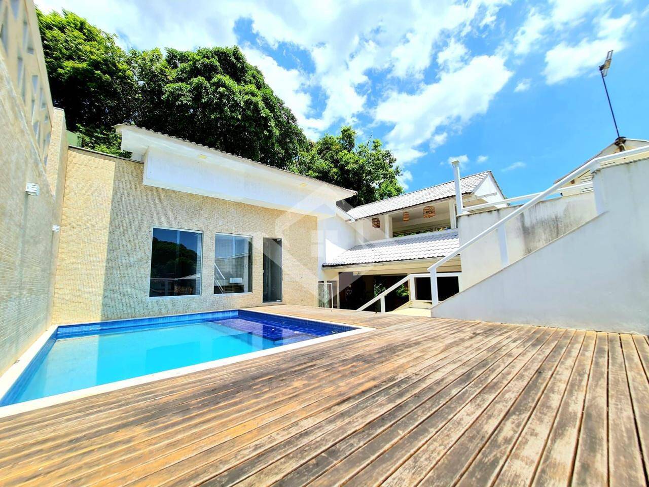 Casa à venda com 4 quartos, 450m² - Foto 3