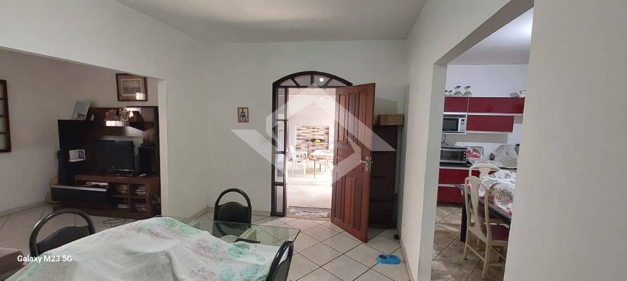 Casa à venda com 3 quartos, 180m² - Foto 11