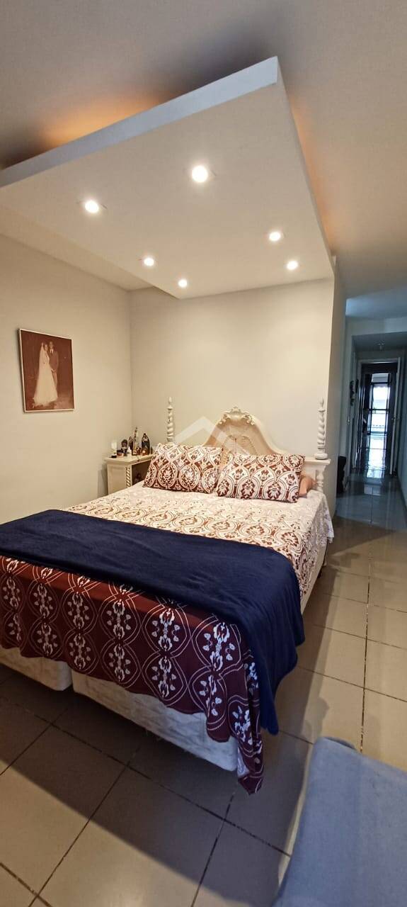 Apartamento à venda com 3 quartos, 158m² - Foto 22