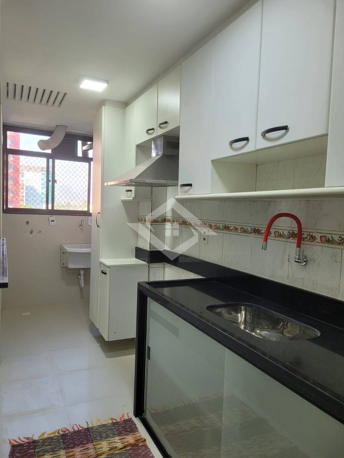 Apartamento para alugar com 3 quartos, 130m² - Foto 6