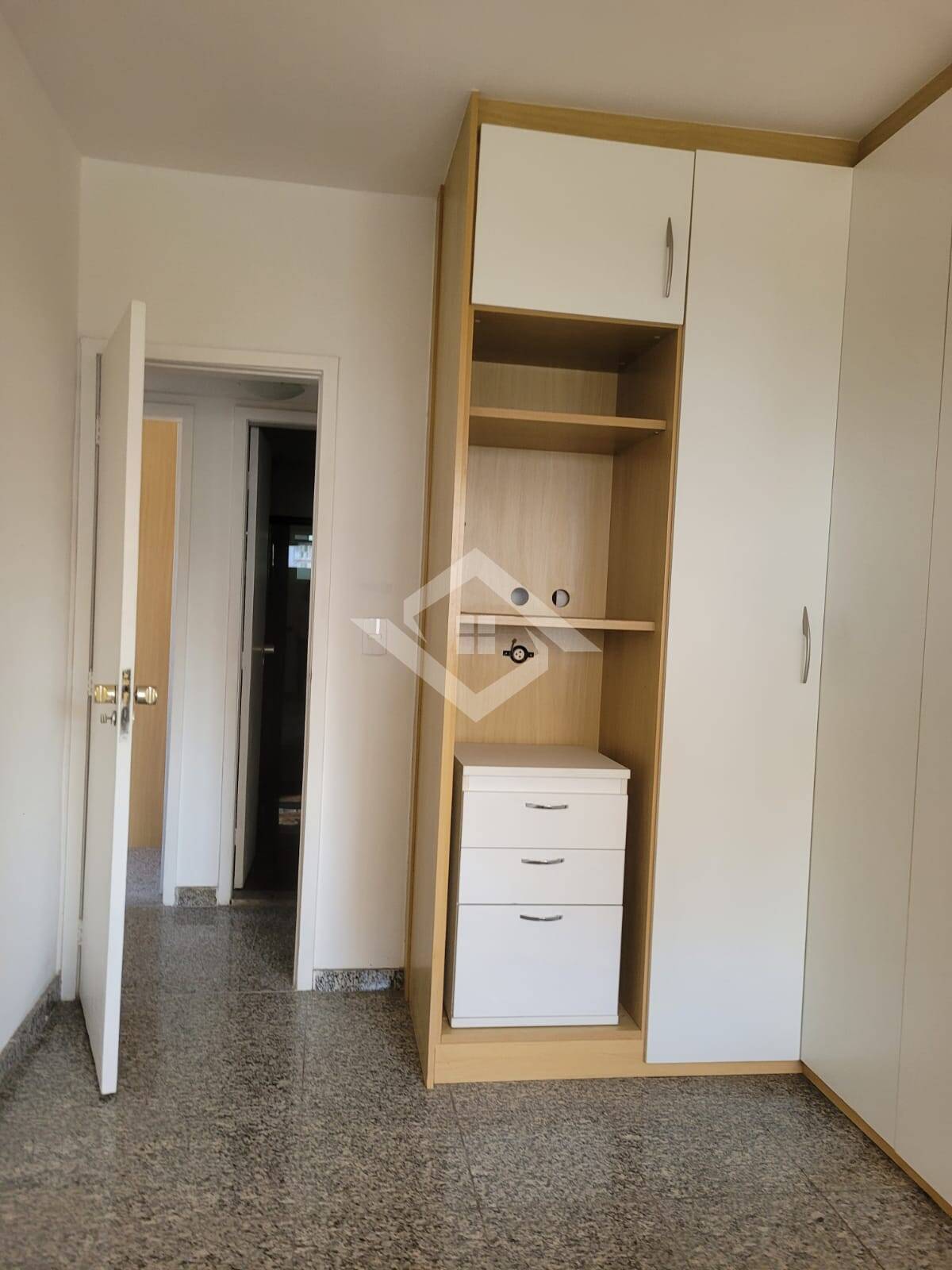 Apartamento para alugar com 3 quartos, 130m² - Foto 18