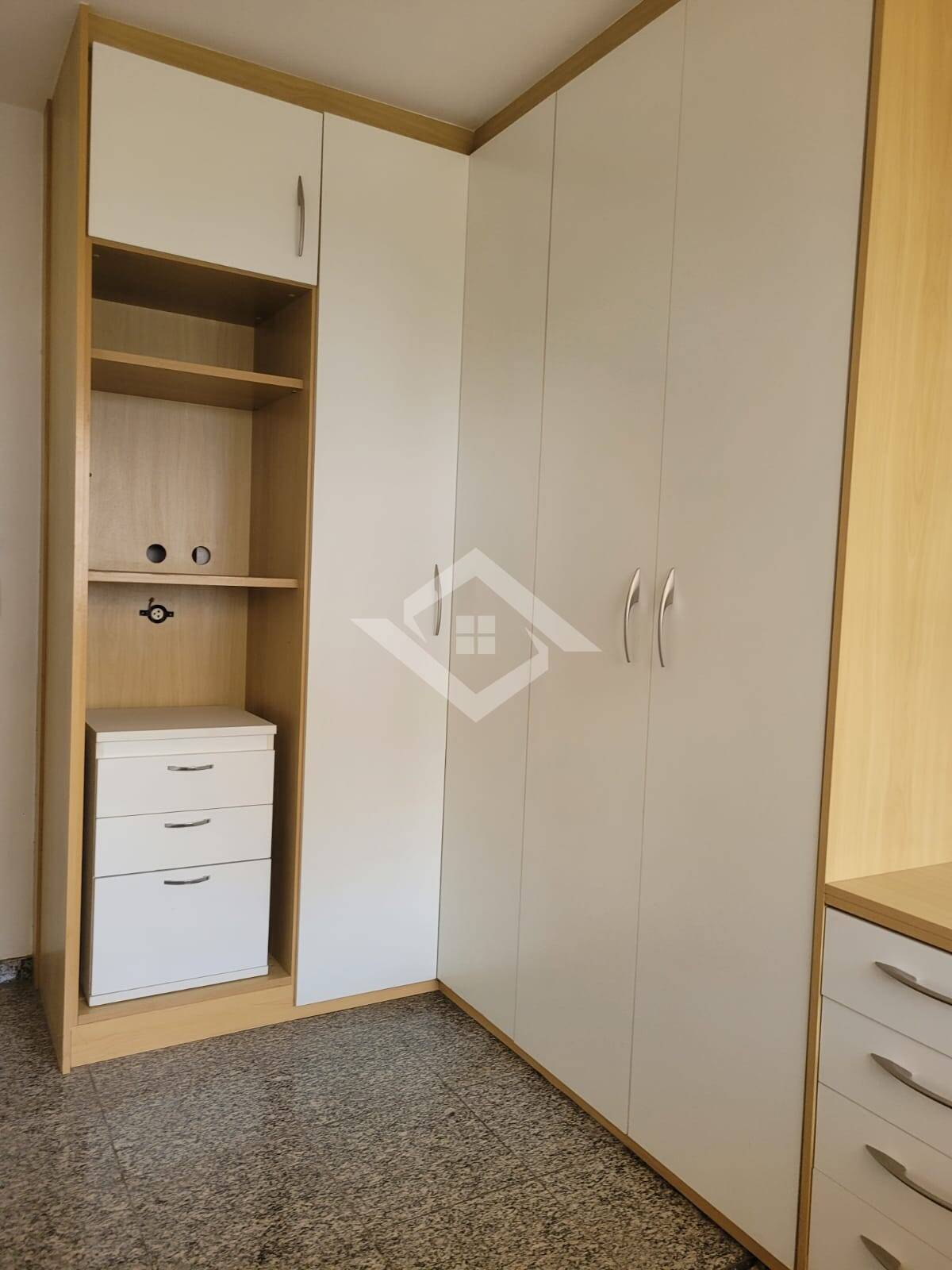 Apartamento para alugar com 3 quartos, 130m² - Foto 17