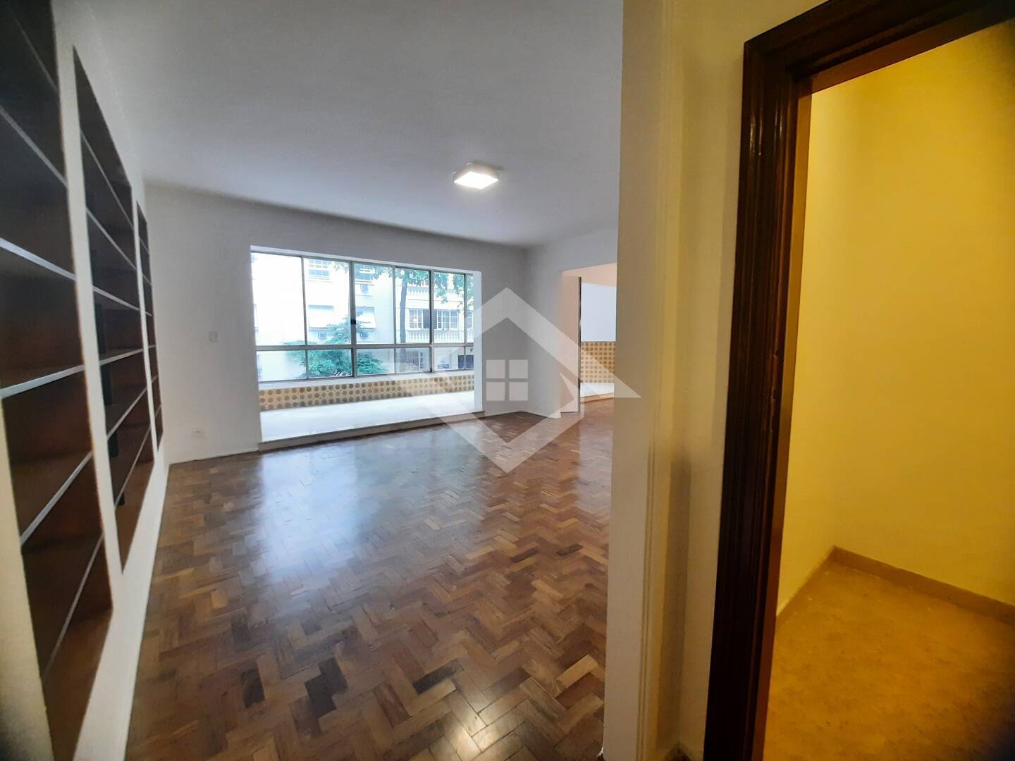 Apartamento à venda com 4 quartos, 270m² - Foto 4