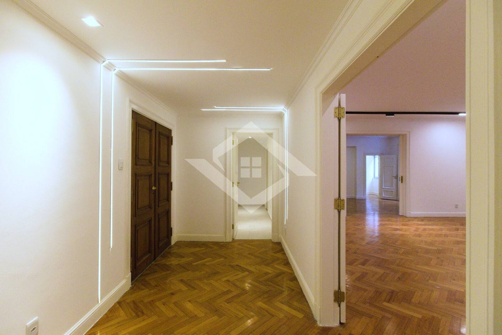 Apartamento à venda com 4 quartos, 320m² - Foto 33