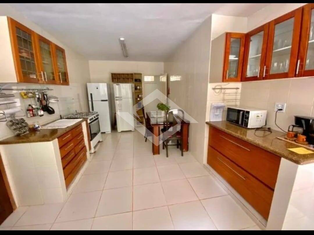 Casa de Condomínio à venda com 3 quartos, 300m² - Foto 28