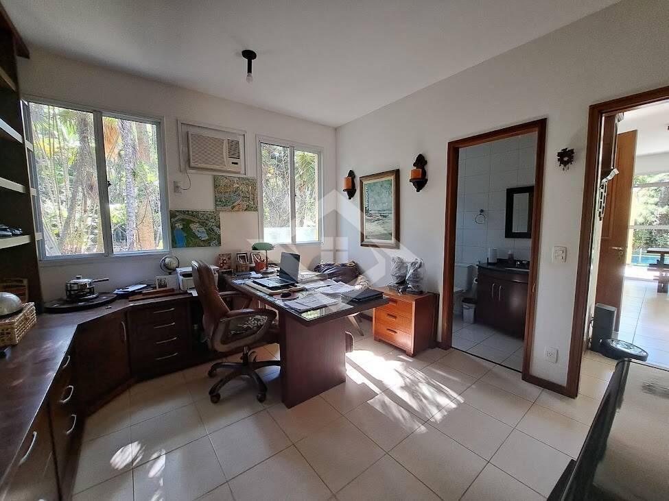 Casa à venda com 4 quartos, 300m² - Foto 16