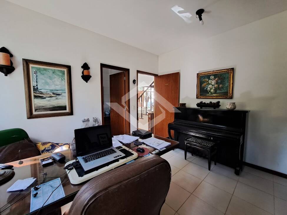 Casa à venda com 4 quartos, 300m² - Foto 14