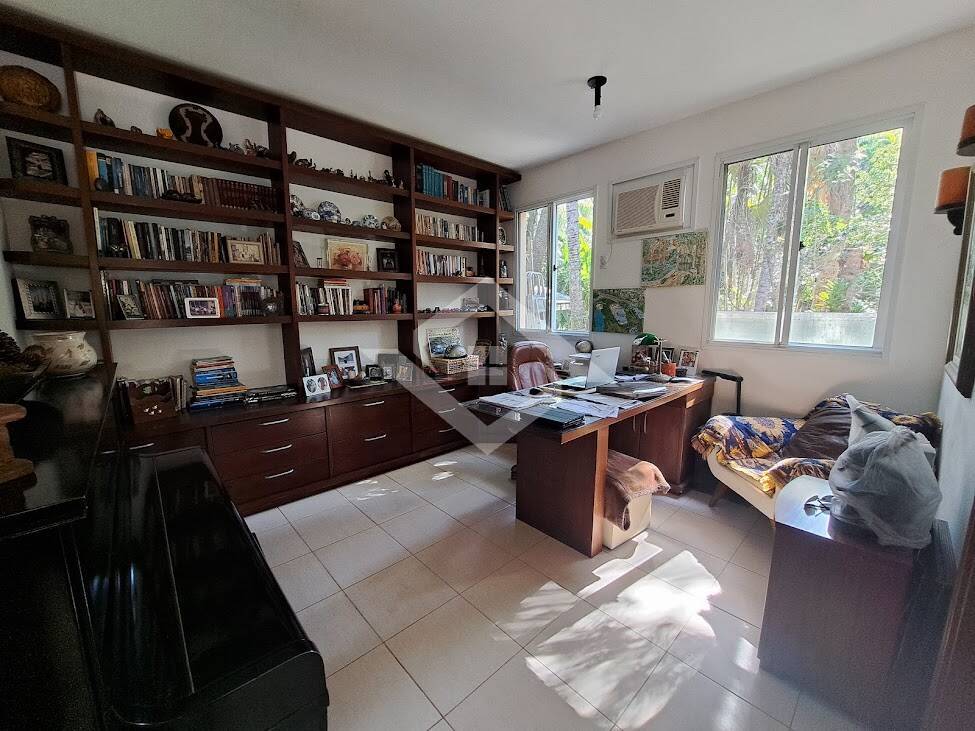 Casa à venda com 4 quartos, 300m² - Foto 15