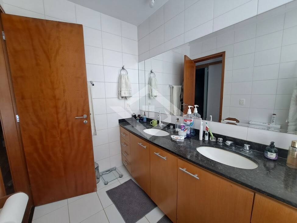 Casa à venda com 4 quartos, 300m² - Foto 52